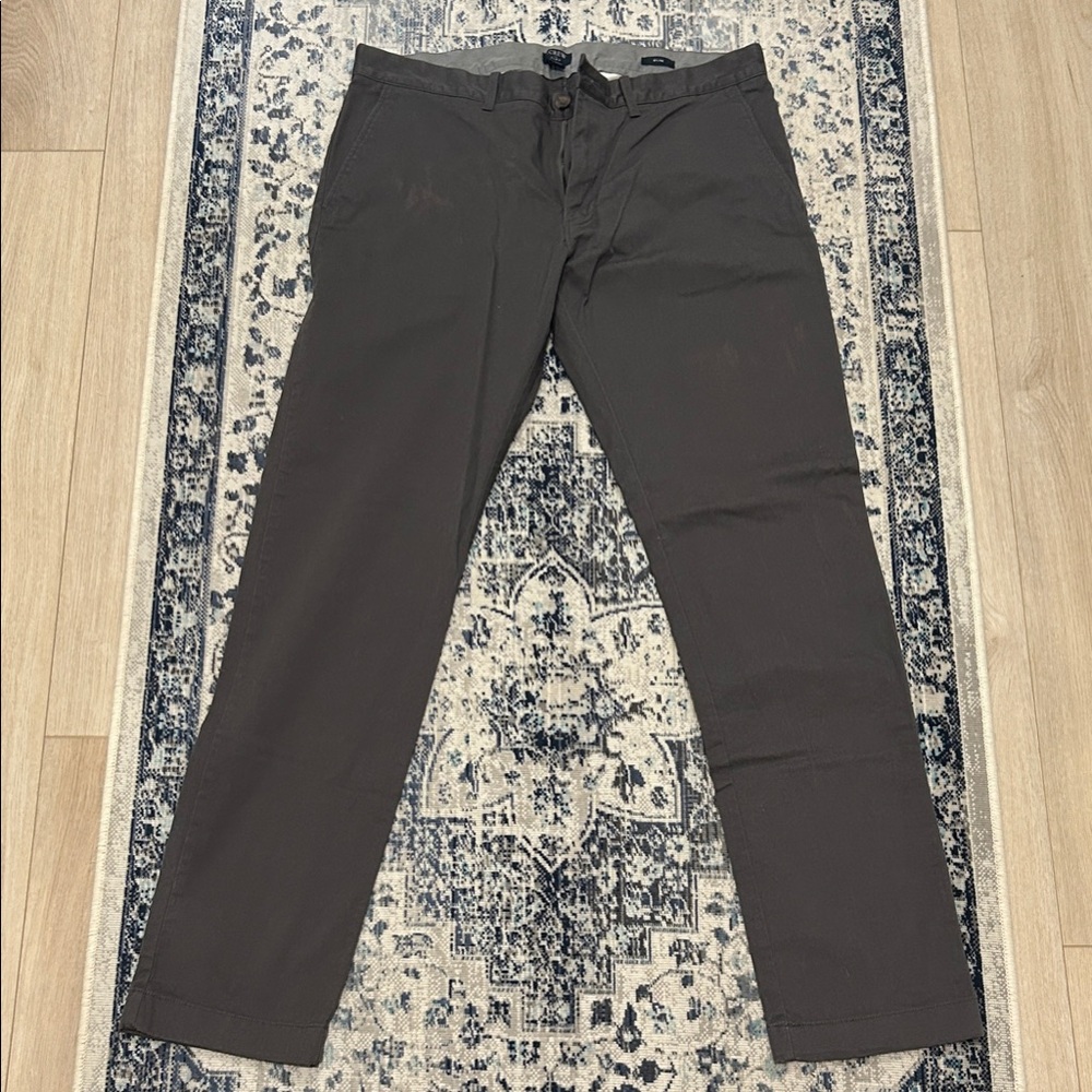 J. Crew Men's Flex Charcoal Slim Fit Pants

Size: Waist: 35 Length:34